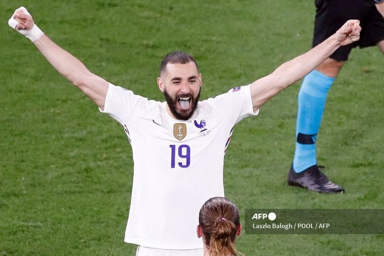 Selebrasi penyerang timnas Perancis, Karim Benzema, seusai mencetak gol dari titik penalti seusai laga Grup F antara Portugal vs Perancis di Puskas Arena, Budapest, Rabu (23/6/2021) atau Kamis dini hari WIB.