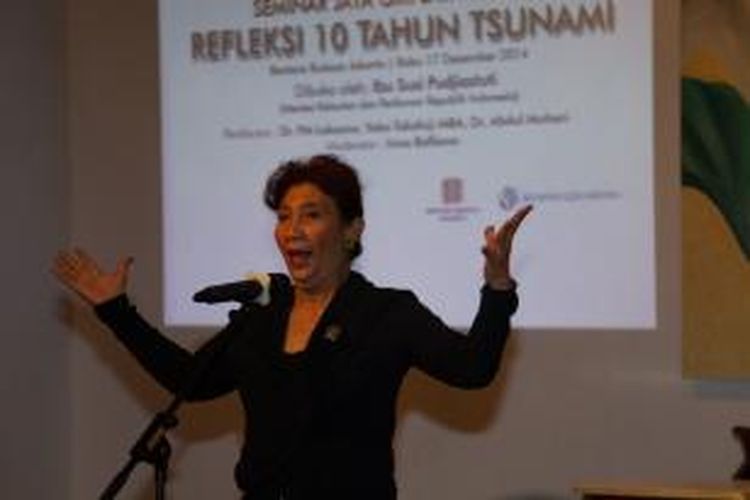 Menteri Kelautan dan Perikanan Susi Pudjiastuti saat membuka seminar peringatan 10 tahun tsunami Aceh di Bentara Budaya Jakarta, Rabu (17/12/2014).