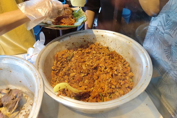 Sambal krecek di gerai Gudeg Yu Djum cabang Tebet, Jakarta Selatan, Selasa (16/9/2025). 