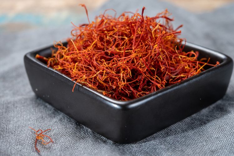 Ilustrasi rempah safron yang siap digunakan