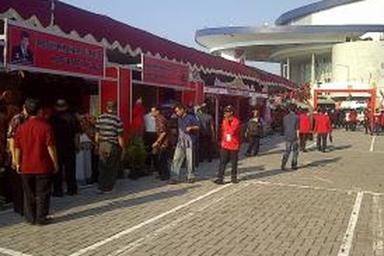 Stand UMKM di acara Rakernas IV PDI Perjuangan yang diselenggarakan di Marina Convention Center Semarang, Jumat (19/9/2014)