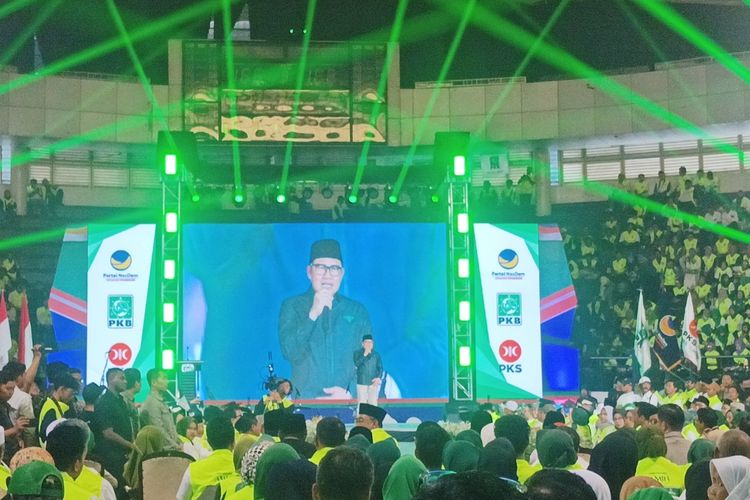 Cawapres nomor urut 1, Muhaimin Iskandar (Cak Imin) saat memberikan pidato politik di acara Konsolidasi Akbar Anies-Muhaimin (Amin) Jawa Timur (Jatim) yang digelar di DBL Arena, Kota Surabaya, Provinsi Jatim, Rabu (10/1/2024).