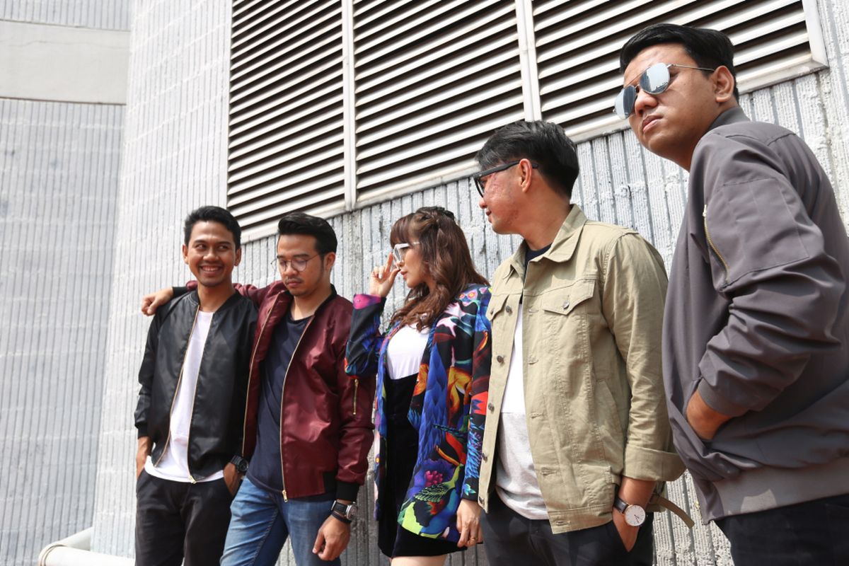 Grup band Geisha berpose usai wawancara di Kantor Kompas Gramedia, Palmerah Selatan, Jakarta (20/5/2017). Geisha berbagi cerita tentang single pertama mereka dengan judul Cinta Itu Kamu dari album terbarunya.