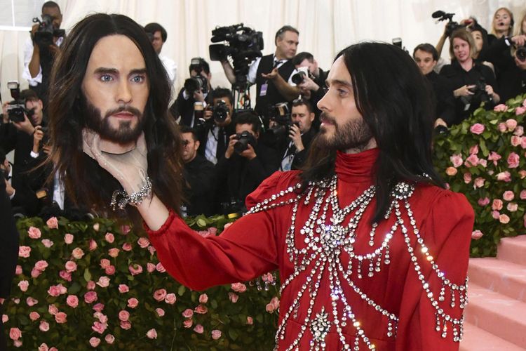 Penyanyi dan aktor Jared Leto ketika tampil di Met Gala 2019.