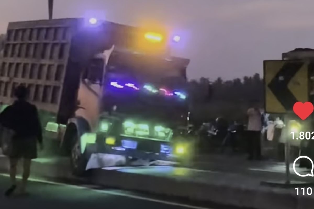 Potongan video truk beraksi di JJLS Bantul