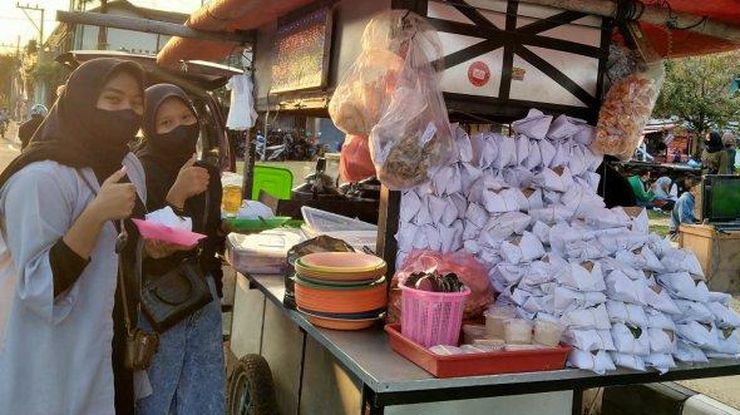 Angkringan di Yogyakarta yang Tengah Naik Daun, Sehari Jual 900 Nasi Kucing