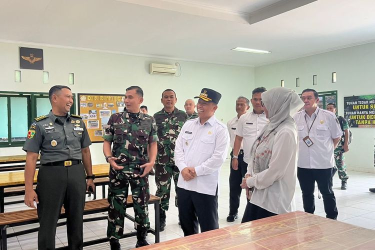 Supian Suri Tinjau Lokasi Barak Militer di Markas Kostrad Depok