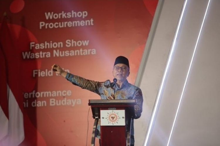 Menteri Koordinator Bidang Pangan Zulkifli Hasan memberikan arahan saat acara penutupan kegiatan Apkasi Otonomi Expo (AOE) Tahun 2025 di Hall 5, ICE BSD, Tangerang, Banten, Sabtu (30/8/2025).