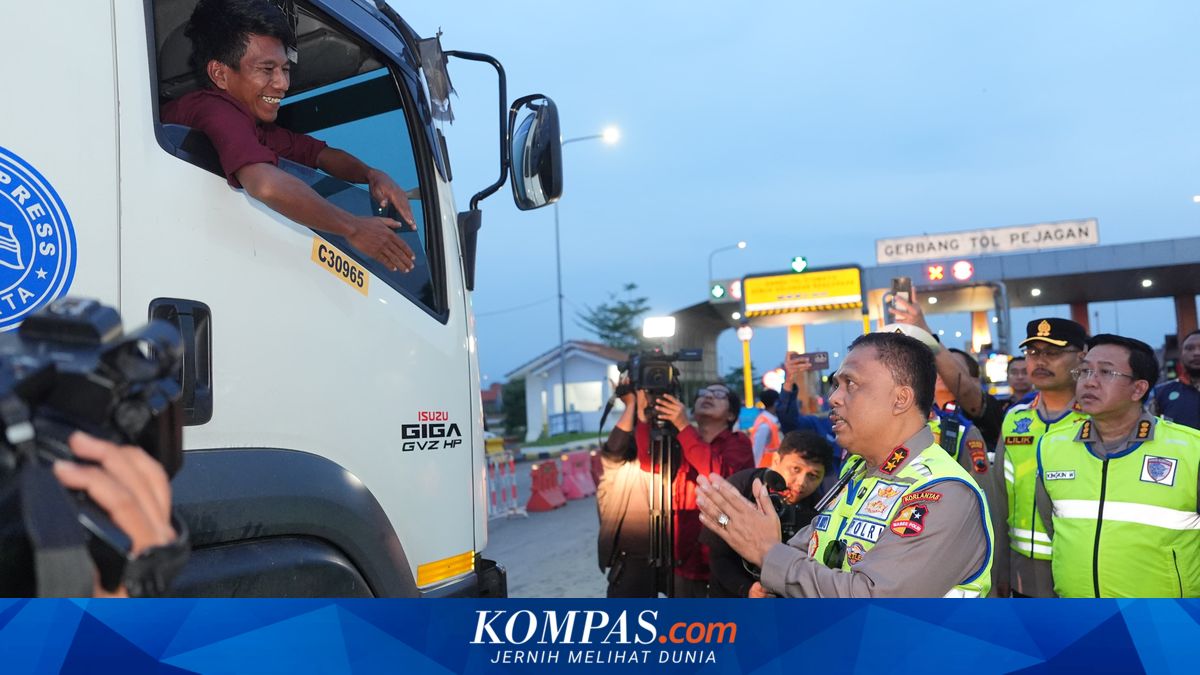Momen Kakorlantas Putar Balik Kendaraan Sumbu Tiga di Tol Pejagan ~WR

Klik untuk baca: