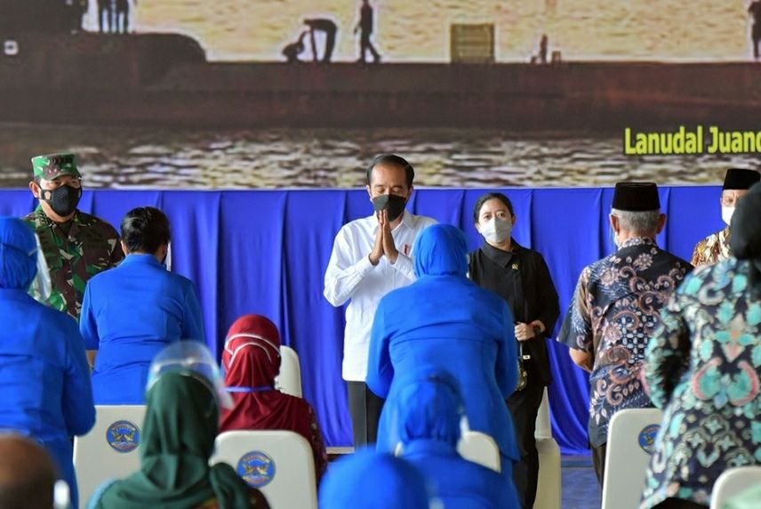Di Hadapan Keluarga 53 Awak Kapal KRI Nanggala-402, Jokowi Sampaikan Dukacita