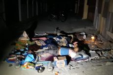 Trauma Gempa, Warga Tidur di Tengah Jalan dengan Tikar
