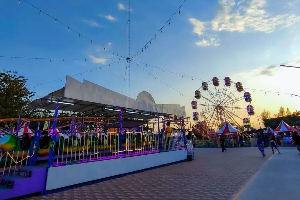 WISATA KLATEN - Wahana di Munggur Park Klaten, wisata yang mengusung konsep pasar malam modern dilengkapi dengan playground (Dok. Instagram @munggurpark.klaten)