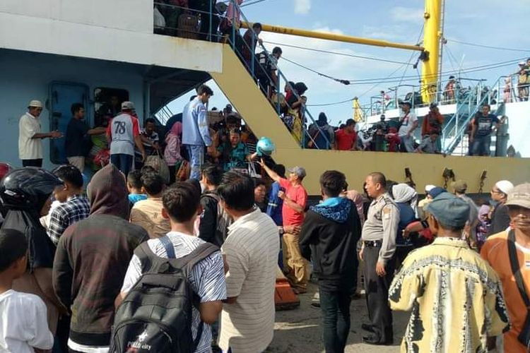 Sebanyak 191 penumpang tujuan Pulau Masalembu terpaksa harus kembali ke Pelabuhan Kalianget dan menunggu jadwal keberangkatan kapal berikutnya, Minggu (17/3/2024). 
