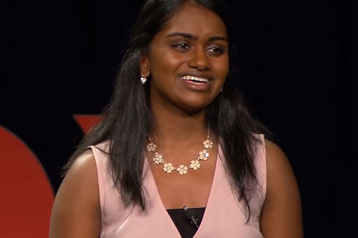 Kavya Kopparapu saat berbicara di TEDx