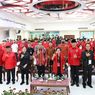 Kompak, Megawati Salam Metal di Tengah Jokowi dan Ganjar