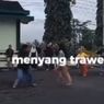 Viral, Video Perempuan Muda Perang Sarung di Depan Makam Pahlawan Purworejo