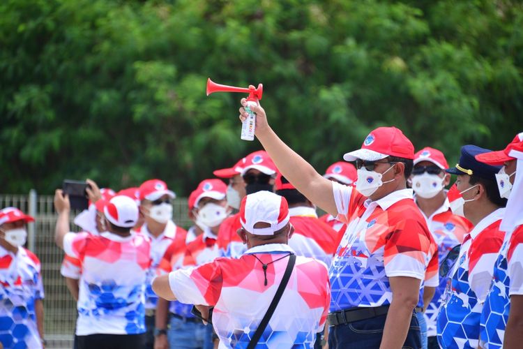Kepala Staf Angkatan Laut (KSAL) Laksamana TNI Yudo Margono membuka Kompetisi Olahraga Perairan KSAL Cup Tahun 2021 di Pantai Festival Ancol, Jakarta Utara, Sabtu (27/11/2021).