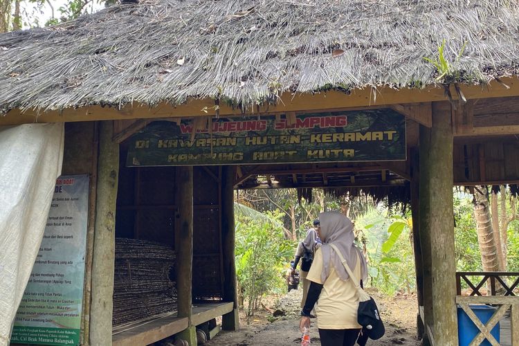Menyusuri Hutan Keramat Kampung Adat Kuta, Saat Pamali Menjadi Penjaga Alam