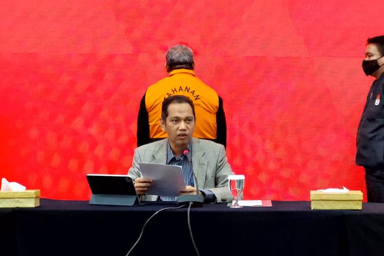 Komisi Pemberantasan Korupsi (KPK) menahan pengacara Gubernur Papua Lukas Enembe, Stefanus Roy Rening yang ditetapkan sebagai tersangka perintangan penyidikan selama 20 hari kedepan, Selasa (9/5/2023).