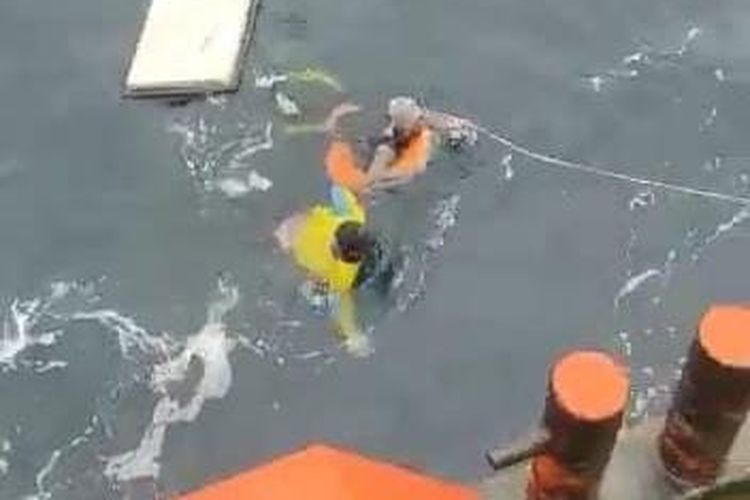 Kapal Motor (KM) Putra Sumber Mas dengan 15 orang Anak Buah Kapal (ABK) yang dinyatakan hilang di perairan Kepulauan Masalembu, Kabupaten Sumenep, Jawa Timur, berhasil ditemukan, Rabu (24/2/2023). 