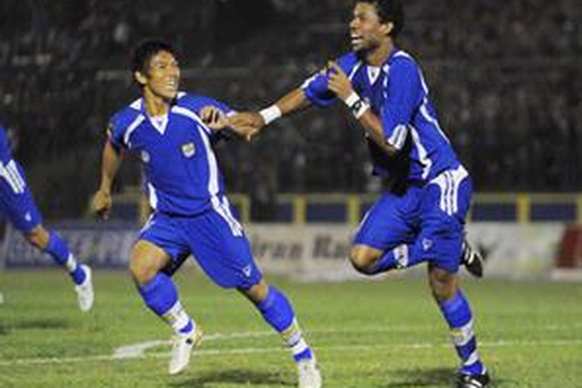 Hilton Moreira (kanan), tetap menjadi target Persib Bandung untuk musim mendatang.