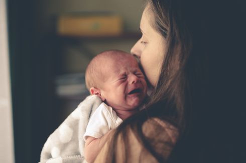 5 Cara Mengobati Tindik Telinga yang Bernanah pada Bayi