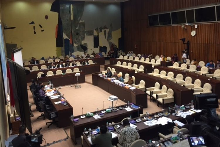 Suasana uji kepatutan dan kelayakan calon Komisoner Bawaslu di Gedung DPR, Senayan, Jakarta, Selasa (4/4/2017).
