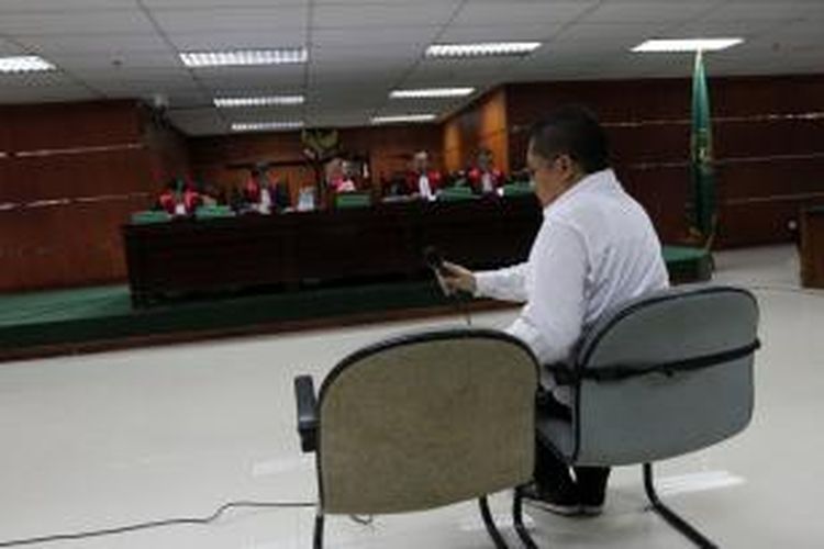 Mantan Ketua Umum Partai Demokrat Anas Urbaningrum menjalani sidang vonis di Pengadilan Tindak Pidana Korupsi di Jakarta, Kamis (24/9/2014). Anas diduga terlibat korupsi dalam proyek Hambalang, yang juga melibatkan mantan Menpora Andi Malarangeng.