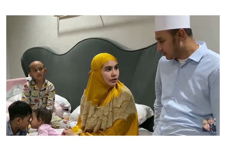 Kartika Putri dan suaminya, Usman bin Yahya