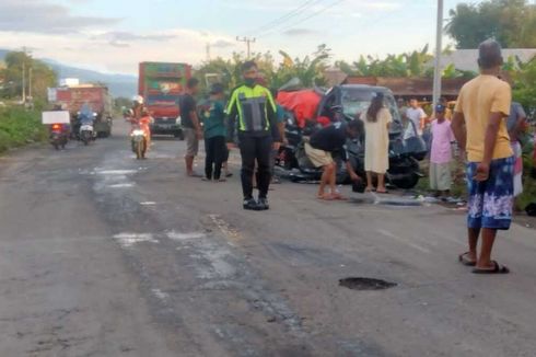 Tabrakan Bus Vs Pikap di Luwu, 1 Pengemudi Tewas, Penumpang Luka Ringan