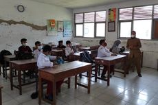 PTM Terbatas di Indramayu, Siswa SD Berbeda Seragam dengan Teman Sebayanya: Biasa Saja Saya Memakainya