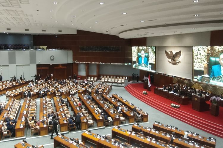 Pasal Siluman di Lorong Legislasi