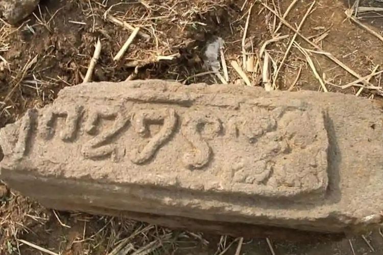 Batu Berelief Angka 1328 Saka Ditemukan di Nganjuk, Diduga dari Era Majapahit