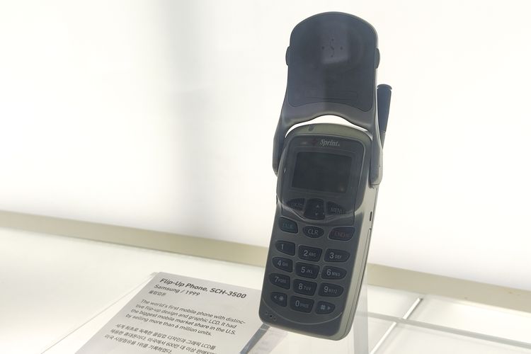 Samsung SCH-3500, ponsel lipat pertamanya yang meluncur pada 1999
