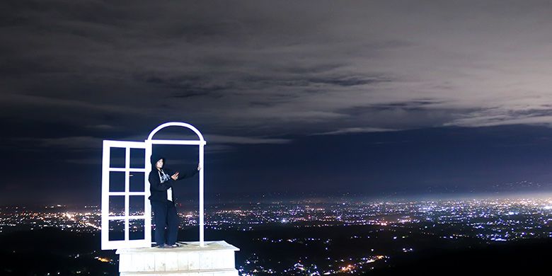 Pesona Malam di Pintu Langit Dahromo, Bantul