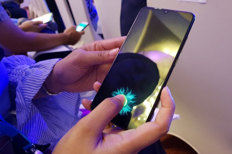 Fitur on-screen fingerprint sensor di layar Vivo V11.