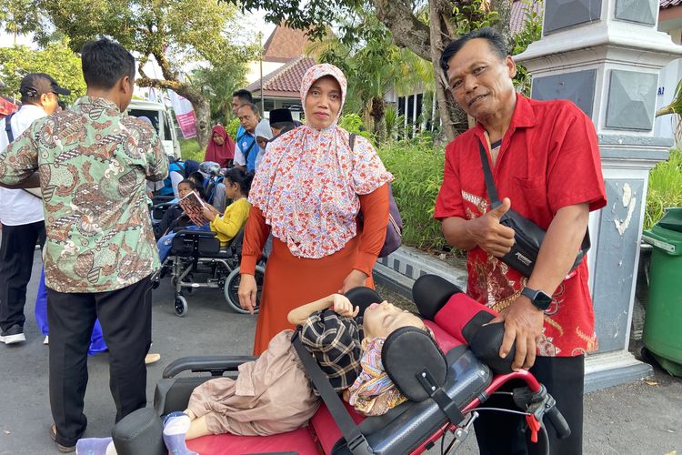 Kisah Buruh Tani di Ngawi Rawat Anak Disabilitas Berat, Terima Bansos ASPD Pemprov Jatim