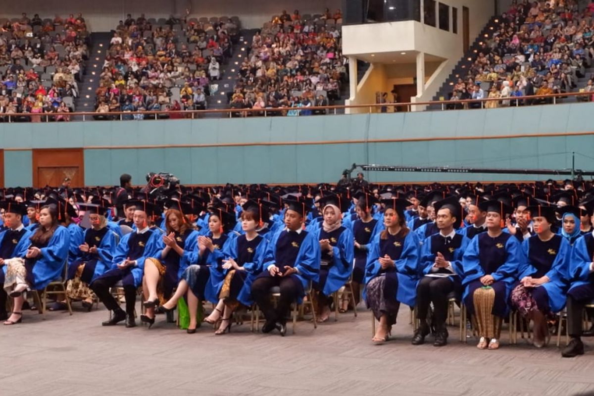 Bina Nusantara (Binus) University kembali menyelenggarakan wisuda ke-59 pada Rabu dan Kamis, 12 - 13 Desember 2018 bertempat di Jakarta Convention Center, Jakarta.