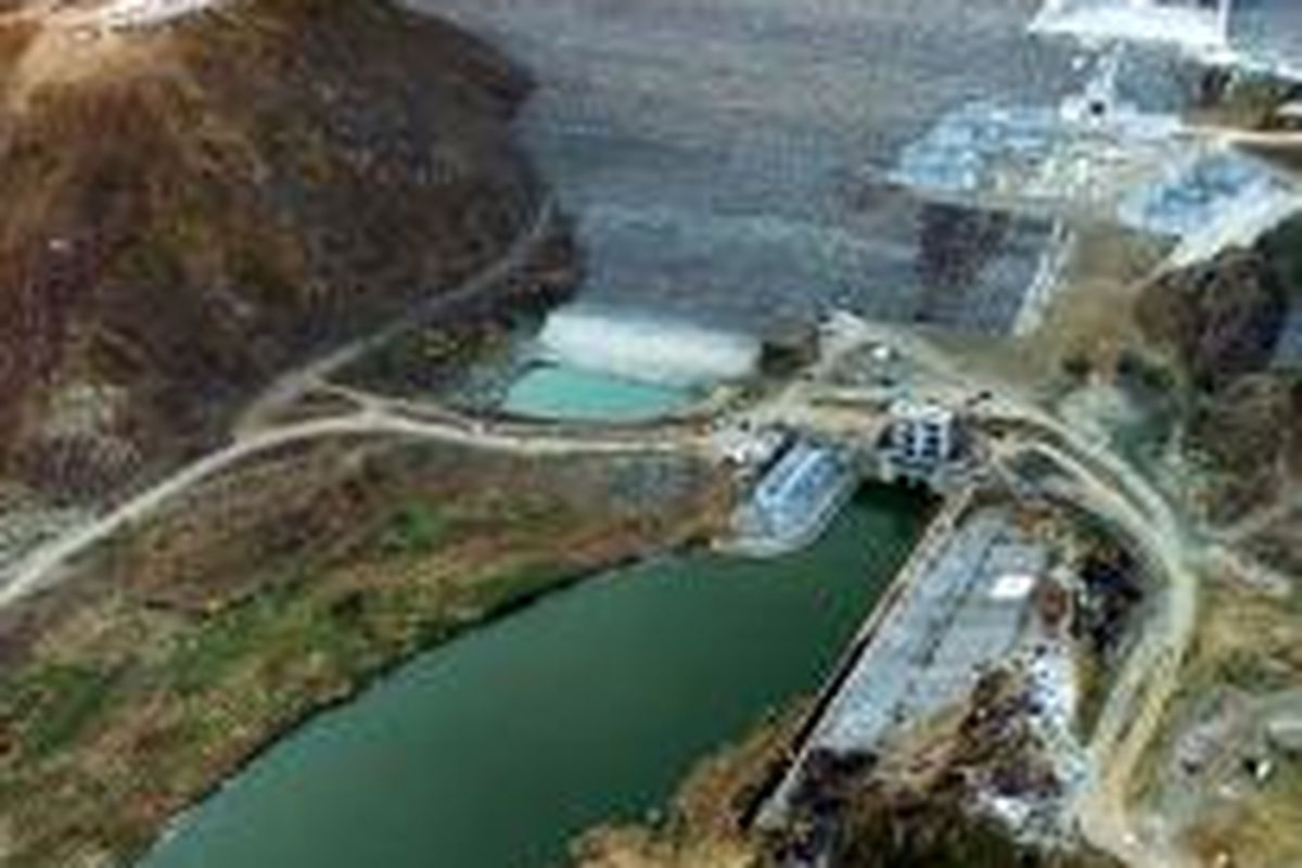 Bangunan dam di Waduk Jatigede, Kabupaten Sumedang, Jawa Barat, resmi diairi untuk tahap I, Senin (31/8/2015).