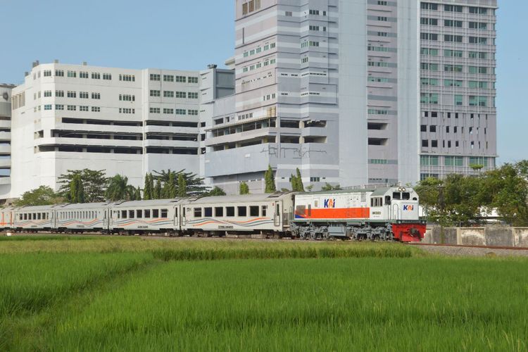 KA Pandalungan Dan Blambangan Kini Berhenti Di Stasiun Klakah Lumajang