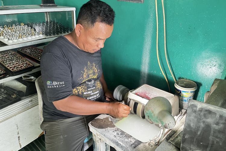 Saat Demam Batu Akik Berlalu, Bah Teueul Tetap Menyandarkan Hidup pada Batu Mulia