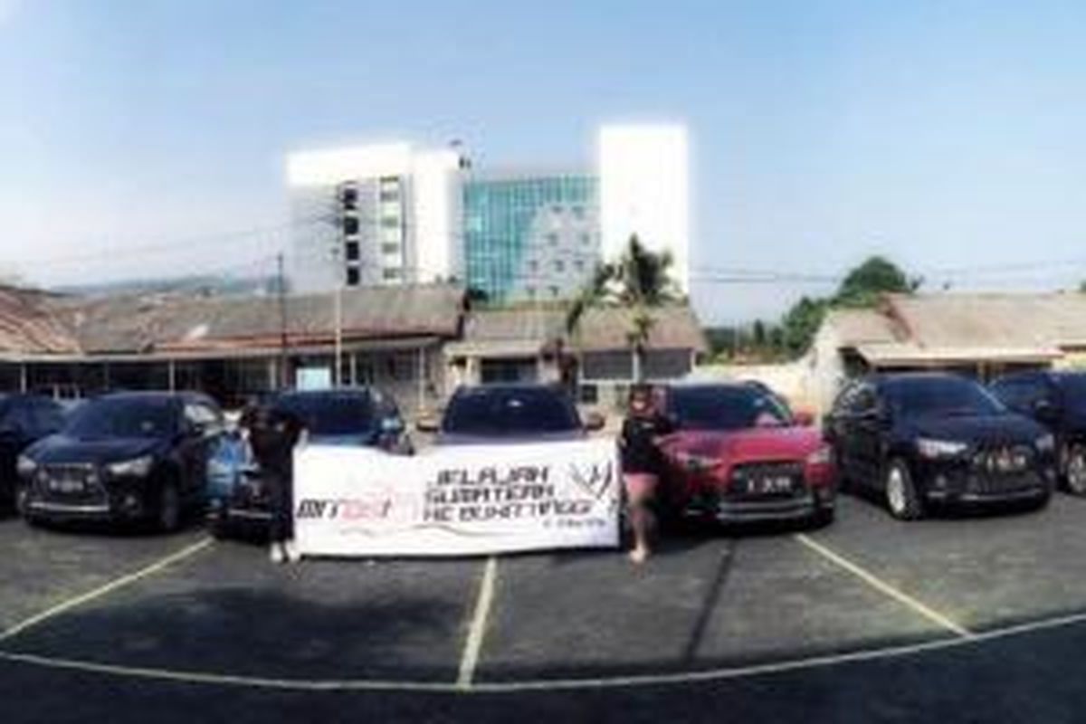 Mitsubishi Outlander Spor Indonesia (MitOSI) Sumatera ke Bukit Tinggi.