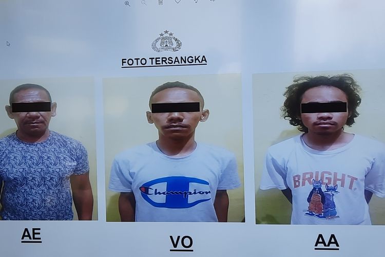 Polisi telah menetapkan tujuh tersangka terkait pengeroyokan dan perampokan terhadap satu keluarga di RW 003 Cipinang Melayu, Makasar, Jakarta Timur. Dari tujuh tersangka, tiga di antaranya berhasil ditangkap, yakni AE (53), VO (23), dan AA (20). Sementara empat tersangka lain yaitu LN, VG, AT, dan AG masih buron.