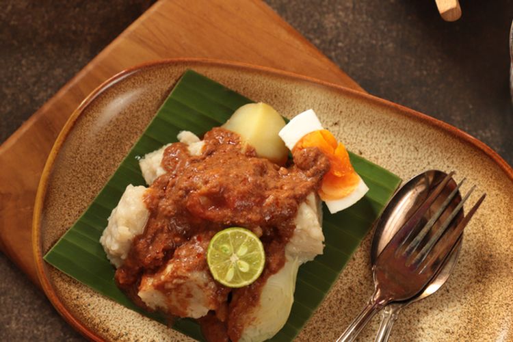 ilustrasi siomay bandung dengan saus kacang. 