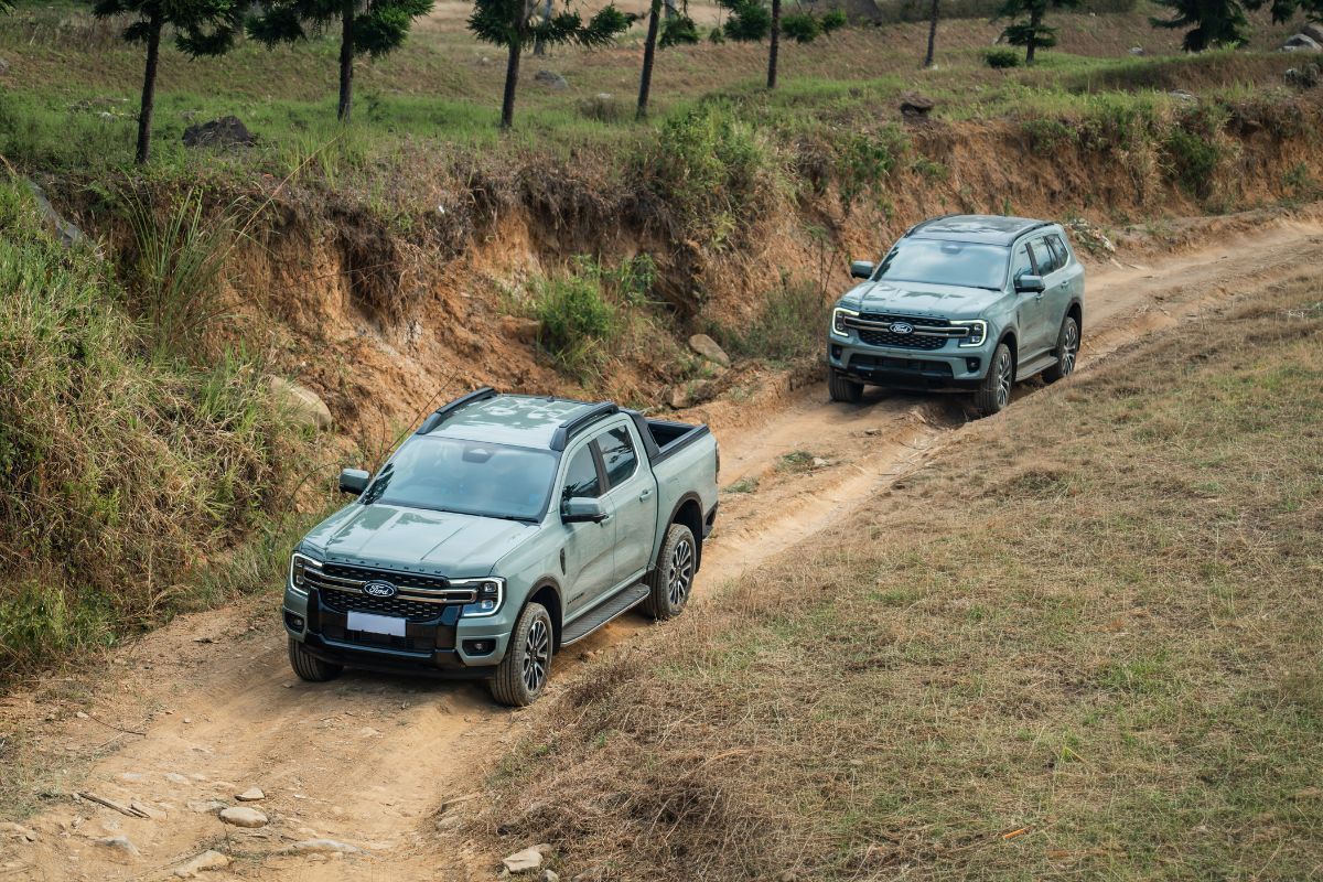 Ford Everest dan Ford Ranger menawarkan program Best Deals of the Year, termasuk gratis bahan bakar hingga 300 liter per bulan.