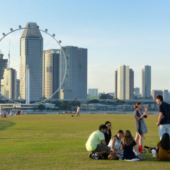 Ilustrasi Singapura. Ilustrasi Singapura masuk dalam peringkat ketiga kota paling bahagia di dunia. Pemerintah Singapura Bagikan Uang Tunai Rp 7,7 juta ke 3 Juta Warganya Mulai Desember 2025