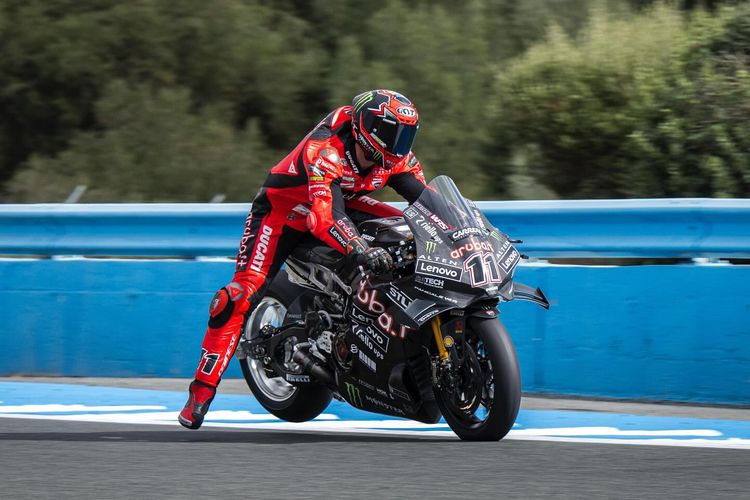 Nicolo Bulega saat sesi tes untuk World Superbike (WorldSBK) 2026