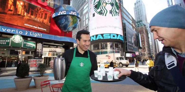 Gerai Starbucks di New York City Time Square.