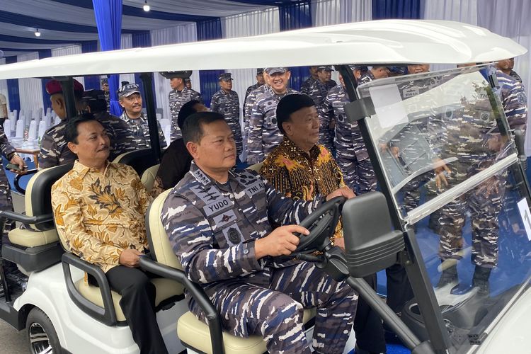 Kepala Staf Angkatan Laut (KSAL) Laksamana Yudo Margono mengumpulkan mantan Panglima TNI dan eks KSAL dari masa ke masa menjelang pelaksanaan fit and proper test atau uji kelayakan dan kepatutan di Mabesal, Jakarta, Jumat (2/12/2022).