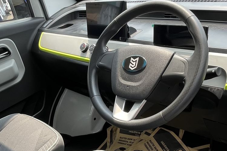 Mobil Anak Bangsa (MAB) membawa pikap listrik MAB SF T01 di PEVS 2025.